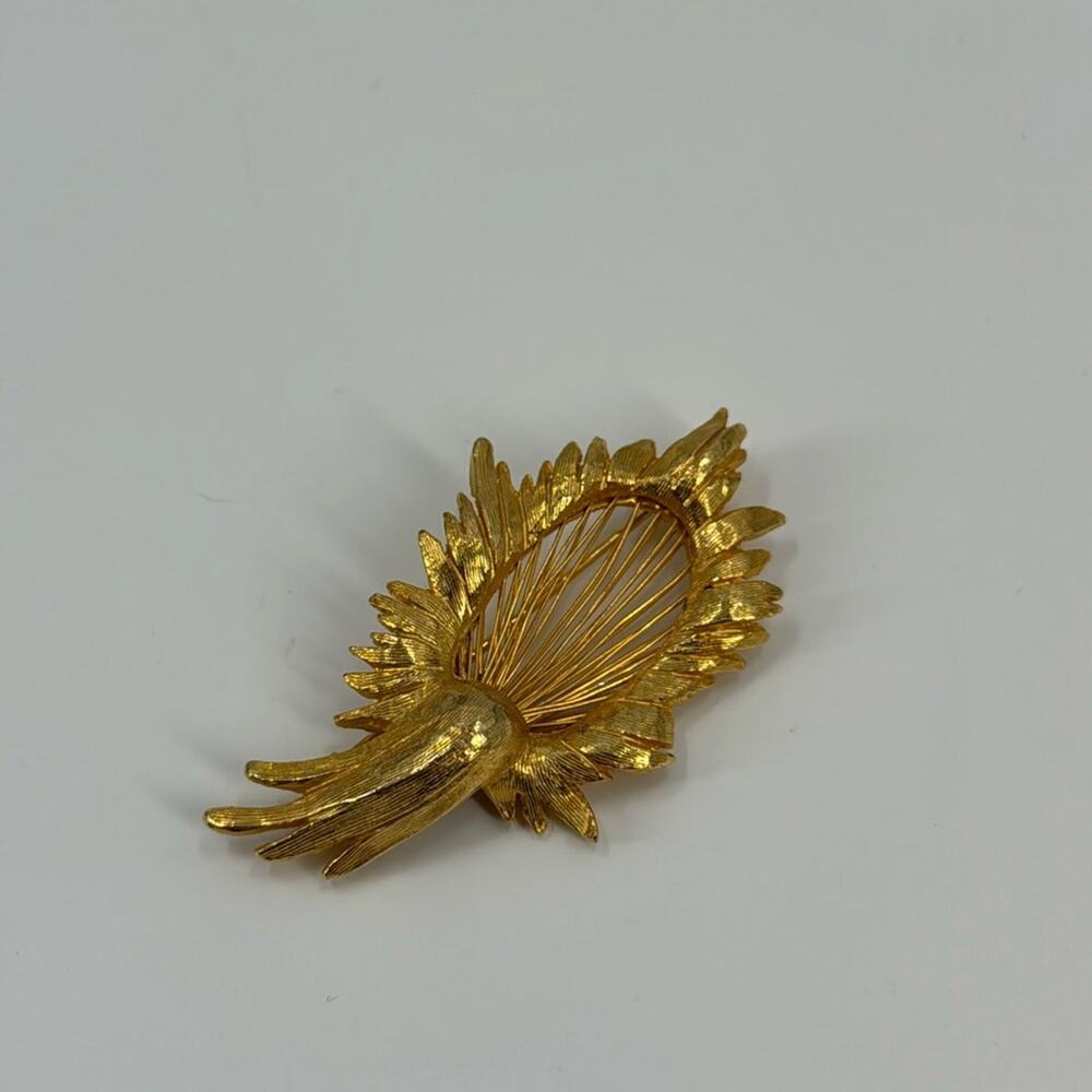 Vintage gold 1960s Harp brooch